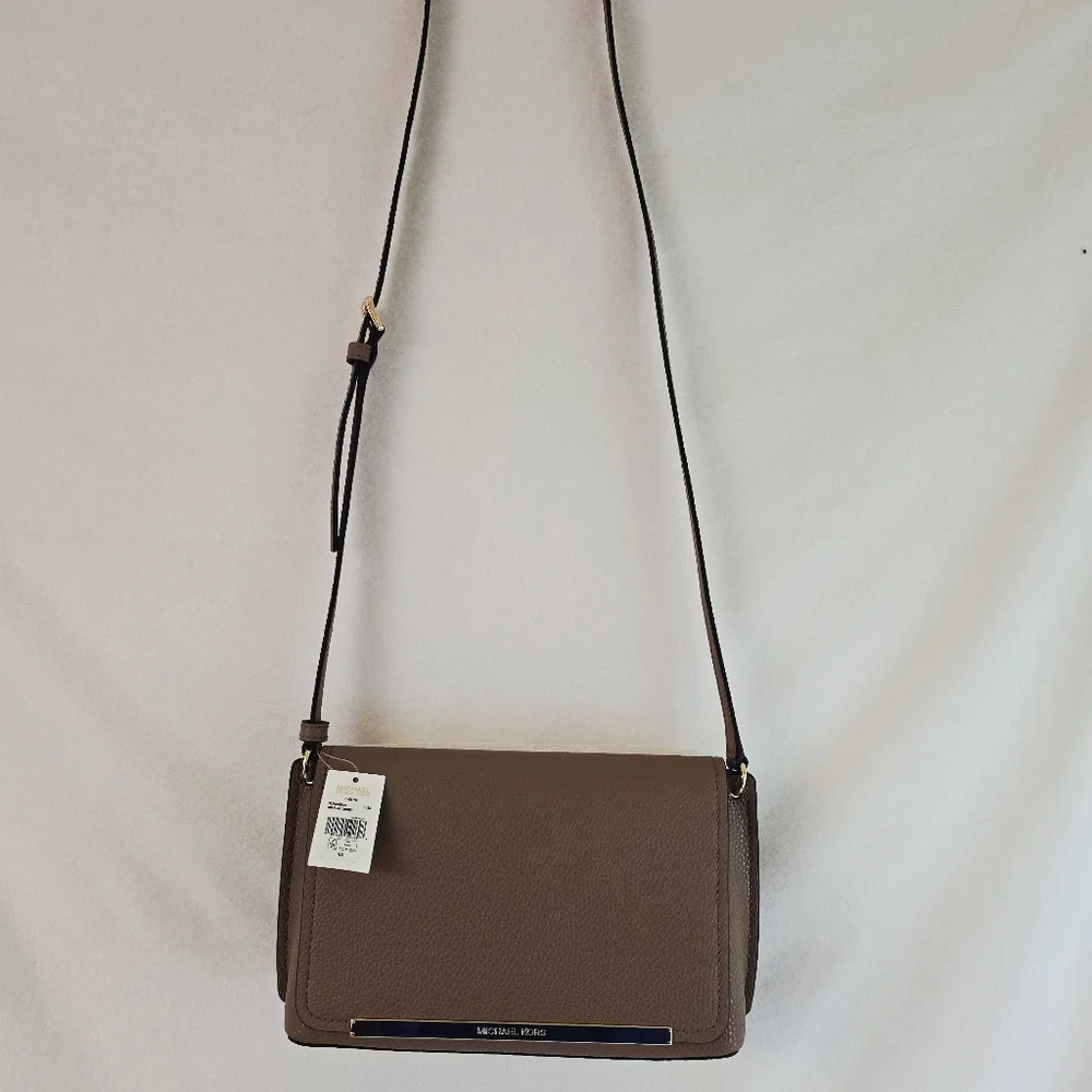 NWT Michael Kors Evelyn Medium Flap Crossbody Bag Beige Pebbled Leather Purse